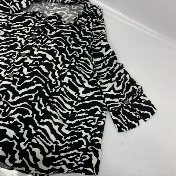 East 5th‎ Womans Blouse Top Size 3X  Linen Rayon Black White Zebra Print  Button - Picture 8 of 12